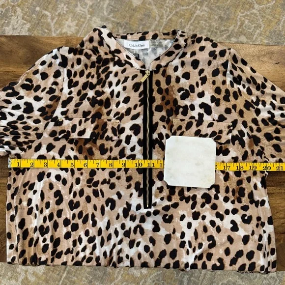 Calvin Klein Half Zip 3/4 Sleeve Leopard Print Top - L - NWT - Picture 3 of 9